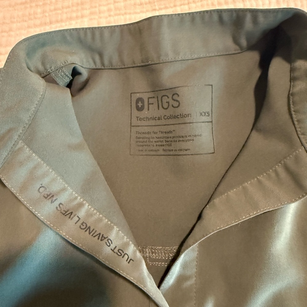 FIGS XXS Moss Rafaela Scrub Top - Picture 3 of 5